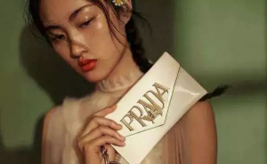 李静雯
